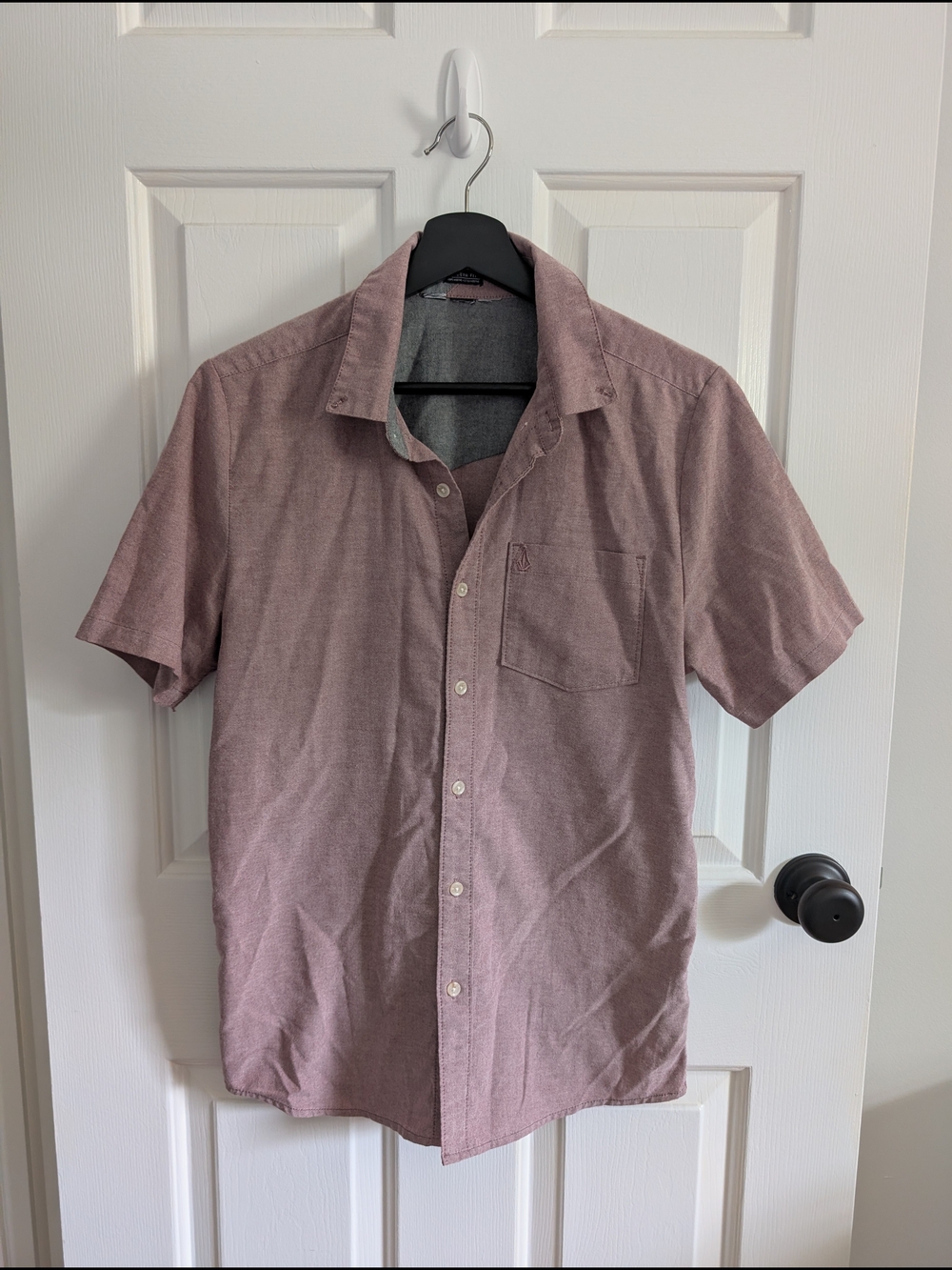 Volcom Men's Short Sleeve Modern Fit Button Down Shirt Mauve Small